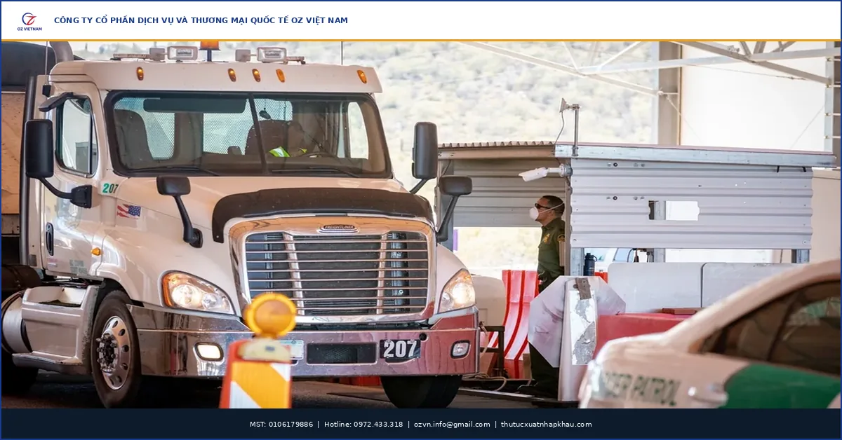 cua khau huu nghi lang son xe container xep hang